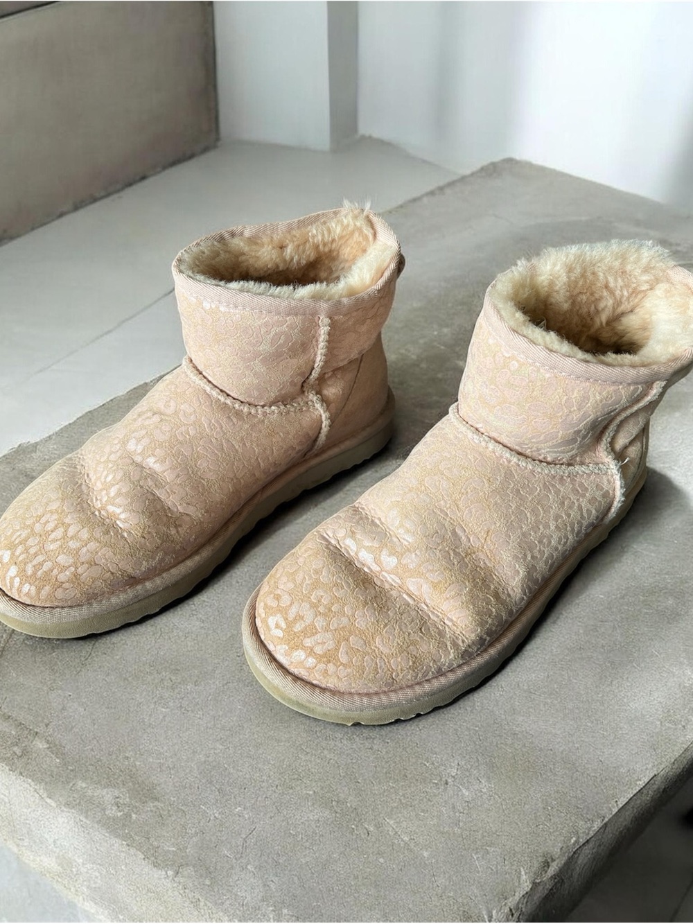 UGG Women’s Short Shearling Lined Winter Boots - Light Pink - Size 7